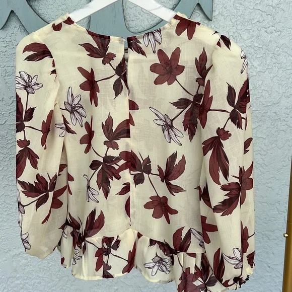 Review Moda Creme Floral Print Blouse by Review (Size M) - Picture 5 of 14
